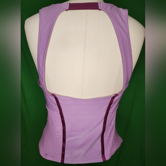 Nike Retro Women's Dri-Fit Training Tank Top - Picture 3 of 8